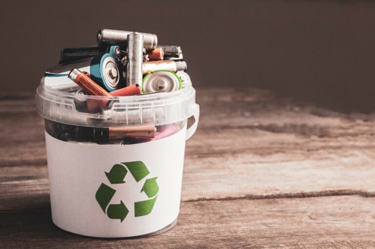 Recyclingverfahren um wertvolle Materialien aus Lithium-Ionen-Batterien zurückzugewinnen