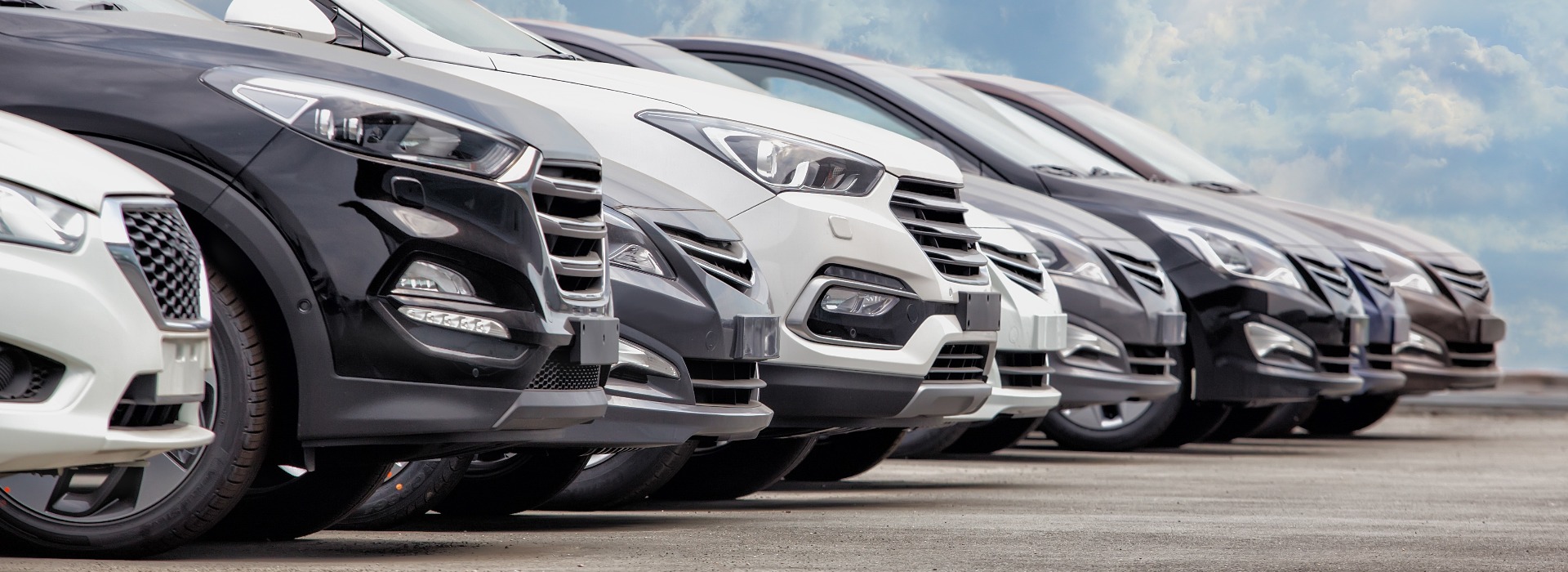 Autos zu verkaufen Stock Lot Row