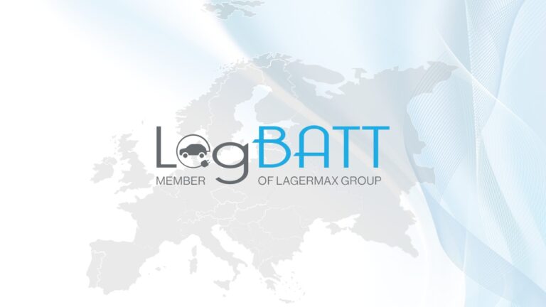 Das LogBATT Logo zeigt blaue und graue Schrift vor einer Europakarte im Hintergrund