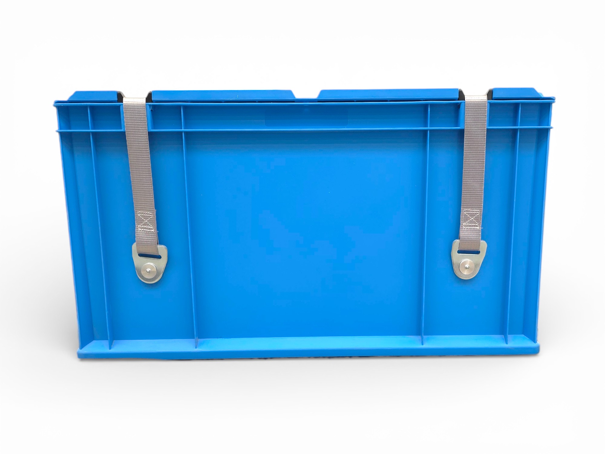 Blaue SafetyBATTbox S-1-lite mit zwei grauen Gurten und Metallverschluessen auf weiss