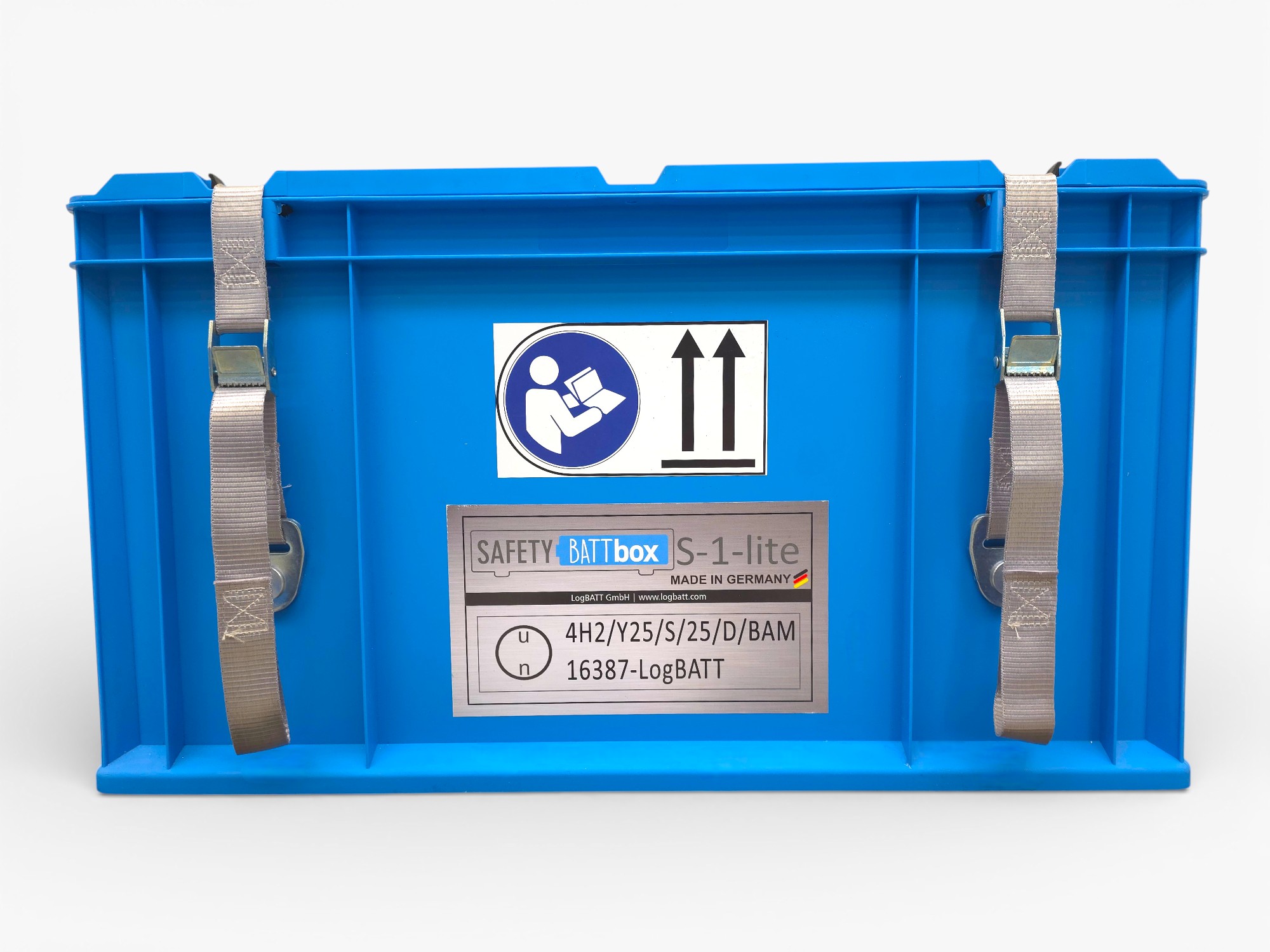 Blaue Kiste mit grauen Gurten, neutral, mit Warnsymbolen und Etikett